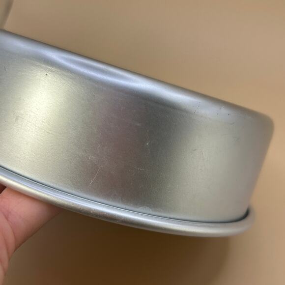 1 Wilton Performance Pans 6” x2” Round Aluminum Cake Pan Pre-owned - Picture 8 of 11
